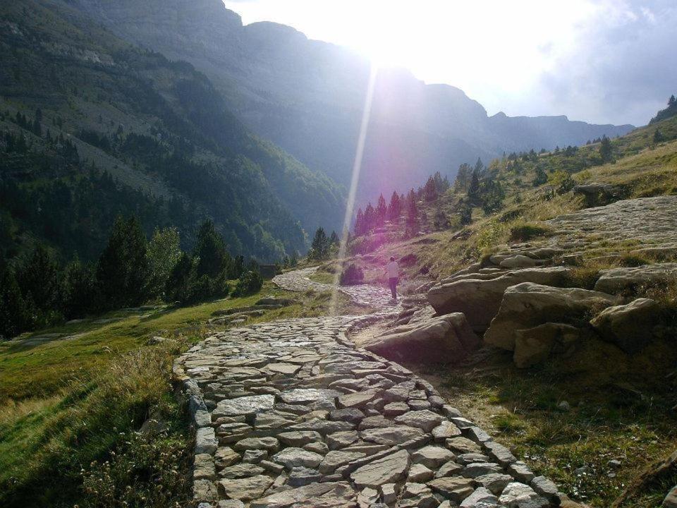 Apartamentos Pirineos Ordesa El Pueyo de Araguás Esterno foto